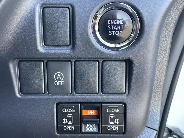 トヨタ ヴォクシー X 徳島県 2014(平26)年 12.5万km ホワイトパールクリスタルシャイン (株)IDOMが運営する【じしゃロン徳島店】の自社ローン対象車両になります。こちらは現金ご利用時の価格です。自社ローンご希望の方は別途その旨お申付け下さい。”										/																				純正ナビゲーション（SDカード後日）/（フルセグ/CD/DVD/SD/Bluetooth)/バックカメラ　/ビルトインＥＴＣ　/両側パワースライドドア　/オートＬＥＤヘッドライト　/ＬＥＤデイライト　/ウィンカーミラー/オート電動格納ミラー/プッシュスタート/スマートキー　/トラクションコントロール/ＥＣＯモード切替　/アイドリングストップ　/リヤエアコン/Wエアバック/純正フロアマット/サイドバイザー