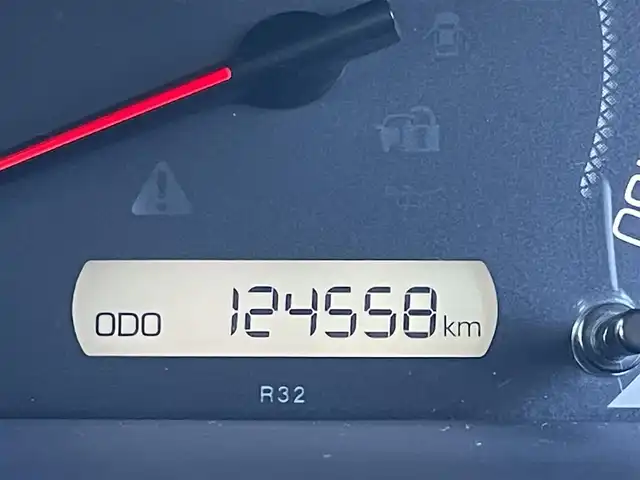 トヨタ ヴォクシー X 徳島県 2014(平26)年 12.5万km ホワイトパールクリスタルシャイン (株)IDOMが運営する【じしゃロン徳島店】の自社ローン対象車両になります。こちらは現金ご利用時の価格です。自社ローンご希望の方は別途その旨お申付け下さい。”										/																				純正ナビゲーション（SDカード後日）/（フルセグ/CD/DVD/SD/Bluetooth)/バックカメラ　/ビルトインＥＴＣ　/両側パワースライドドア　/オートＬＥＤヘッドライト　/ＬＥＤデイライト　/ウィンカーミラー/オート電動格納ミラー/プッシュスタート/スマートキー　/トラクションコントロール/ＥＣＯモード切替　/アイドリングストップ　/リヤエアコン/Wエアバック/純正フロアマット/サイドバイザー