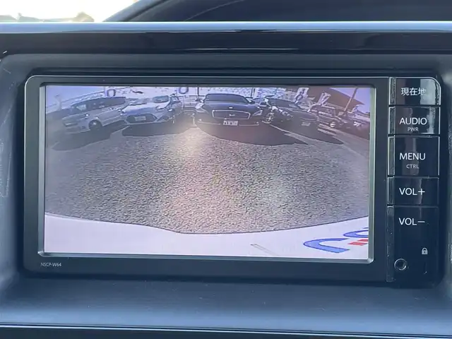 トヨタ ヴォクシー X 徳島県 2014(平26)年 12.5万km ホワイトパールクリスタルシャイン (株)IDOMが運営する【じしゃロン徳島店】の自社ローン対象車両になります。こちらは現金ご利用時の価格です。自社ローンご希望の方は別途その旨お申付け下さい。”										/																				純正ナビゲーション（SDカード後日）/（フルセグ/CD/DVD/SD/Bluetooth)/バックカメラ　/ビルトインＥＴＣ　/両側パワースライドドア　/オートＬＥＤヘッドライト　/ＬＥＤデイライト　/ウィンカーミラー/オート電動格納ミラー/プッシュスタート/スマートキー　/トラクションコントロール/ＥＣＯモード切替　/アイドリングストップ　/リヤエアコン/Wエアバック/純正フロアマット/サイドバイザー