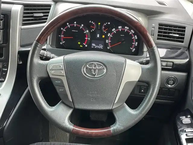 トヨタ ヴェルファイア 2．4Z 道央・札幌 2012(平24)年 12.8万km ホワイトパールクリスタルシャイン ４WD/社外HDDナビ/CD/DVD/MD/フルセグ/社外フリップダウンモニター/横滑り防止装置/クリアランスソナー/バックカメラ/ビルトインETC/センターデフロック/ECOMODE/nanoe/両側パワースライドドア/2列目オットマン/革巻きウッドコンビステアリング/ステアリングリモコン/MTモード付AT/プッシュスタート/スマートキー/HIDヘッドライト/オートライト/フォグランプ/電動格納ミラー/ウィンカーミラー/純正フロアマット/ドアバイザー/社外AW付夏タイヤ積込/235/50/R18/2017年/山6mm