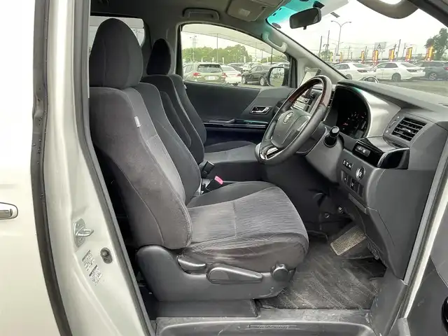 トヨタ ヴェルファイア 2．4Z 道央・札幌 2012(平24)年 12.8万km ホワイトパールクリスタルシャイン ４WD/社外HDDナビ/CD/DVD/MD/フルセグ/社外フリップダウンモニター/横滑り防止装置/クリアランスソナー/バックカメラ/ビルトインETC/センターデフロック/ECOMODE/nanoe/両側パワースライドドア/2列目オットマン/革巻きウッドコンビステアリング/ステアリングリモコン/MTモード付AT/プッシュスタート/スマートキー/HIDヘッドライト/オートライト/フォグランプ/電動格納ミラー/ウィンカーミラー/純正フロアマット/ドアバイザー/社外AW付夏タイヤ積込/235/50/R18/2017年/山6mm