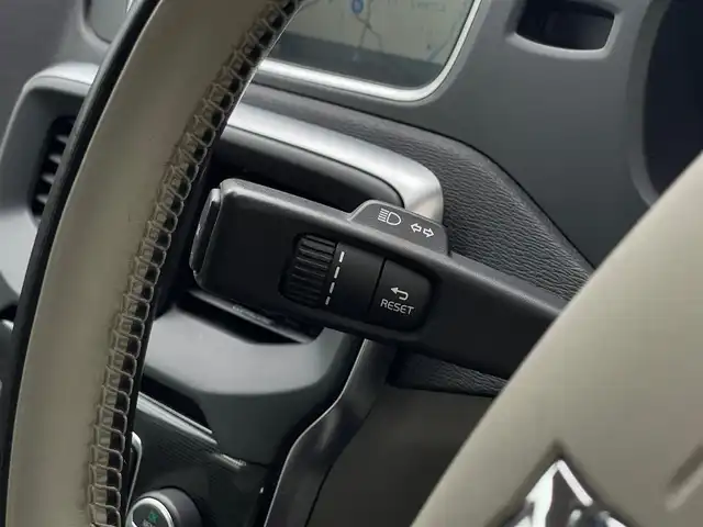 ボルボ Ｖ４０ D4 キネティック 山梨県 2016(平28)年 4.7万km アマゾンブルー 純正HDDナビ/　（フルセグTV/CD/DVD/Bluetooth）/バックカメラ/フルセグTV/ACC/インテリセーフ/BLIS/レーンキーピングエイド/衝突軽減ブレーキ/LEDヘッドライト/オートハイビーム/アンビエントライト/前後ドラレコ/ETC/純正17インチAW