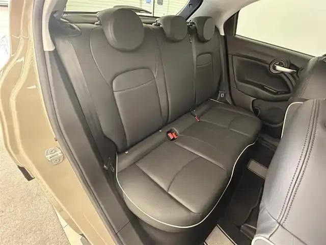 フィアット ５００Ｘ クロス 岡山県 2020(令2)年 2.1万km ベージュ FIAT純正ディスプレイオーディオ/アップルカープレイ/Bluetooth/USB/前面衝突警報/車線逸脱警報/パーキングセンサー/自動格納サイドミラー/ブラインドスポット警告/アクティブパークビューリアカメラ/雨滴検知ワイパー/自動パーキングブレーキ/ウエルカムライト/アダプティブヘッドライト/ドラレコ（F/R）/オートハイビーム