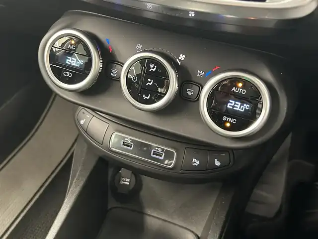 フィアット ５００Ｘ クロス 岡山県 2020(令2)年 2.1万km ベージュ FIAT純正ディスプレイオーディオ/アップルカープレイ/Bluetooth/USB/前面衝突警報/車線逸脱警報/パーキングセンサー/自動格納サイドミラー/ブラインドスポット警告/アクティブパークビューリアカメラ/雨滴検知ワイパー/自動パーキングブレーキ/ウエルカムライト/アダプティブヘッドライト/ドラレコ（F/R）/オートハイビーム