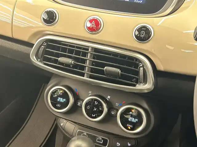 フィアット ５００Ｘ クロス 岡山県 2020(令2)年 2.1万km ベージュ FIAT純正ディスプレイオーディオ/アップルカープレイ/Bluetooth/USB/前面衝突警報/車線逸脱警報/パーキングセンサー/自動格納サイドミラー/ブラインドスポット警告/アクティブパークビューリアカメラ/雨滴検知ワイパー/自動パーキングブレーキ/ウエルカムライト/アダプティブヘッドライト/ドラレコ（F/R）/オートハイビーム