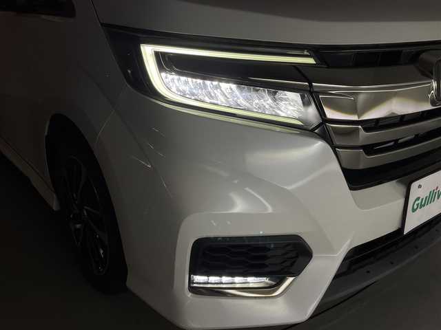 ホンダ ステップワゴン スパーダクールスピリット HセンシングBスタイル 群馬県 2019(令1)年 1.7万km プラチナホワイトパール 純正9インチナビ/フルセグTV/Bluetooth/USB/AM/FM/CD/DVD/SD/バックカメラ/ホンダセンシング/・衝突軽減ブレーキ〈CMBS〉/・LKAS〈車線維持支援システム〉/路外逸脱抑制機能/・渋滞追従機能付アダプティブクルーズコントロール/・誤発進抑制機能/歩行者事故低減ステアリング/・先行車発進お知らせ機能/標識認識機能/わくわくゲート/ナビ装着用スペシャルパッケージ＋ETC車載器(ナビゲーション連動)/両側パワースライドドア/純正前後ドライブレコーダー/LEDヘッドランプ(オートレベリング/オートライト)/前席シートヒーター/スポーツペダル/パドルシフト/プッシュスタート/スマートキー
