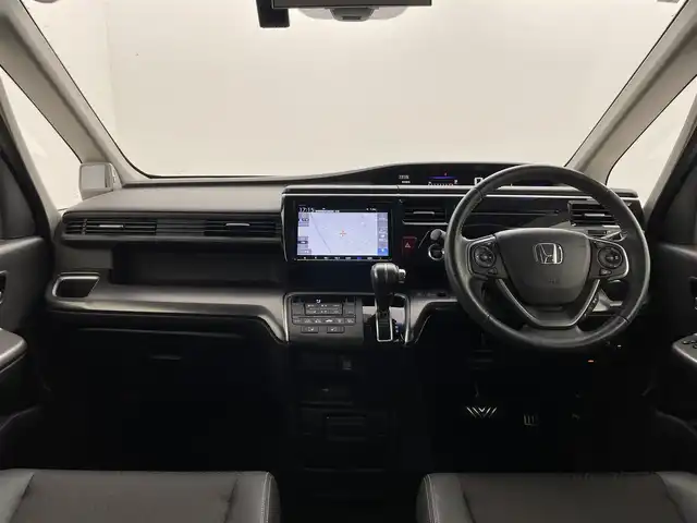 ホンダ ステップワゴン スパーダクールスピリット HセンシングBスタイル 群馬県 2019(令1)年 1.7万km プラチナホワイトパール 純正9インチナビ/フルセグTV/Bluetooth/USB/AM/FM/CD/DVD/SD/バックカメラ/ホンダセンシング/・衝突軽減ブレーキ〈CMBS〉/・LKAS〈車線維持支援システム〉/路外逸脱抑制機能/・渋滞追従機能付アダプティブクルーズコントロール/・誤発進抑制機能/歩行者事故低減ステアリング/・先行車発進お知らせ機能/標識認識機能/わくわくゲート/ナビ装着用スペシャルパッケージ＋ETC車載器(ナビゲーション連動)/両側パワースライドドア/純正前後ドライブレコーダー/LEDヘッドランプ(オートレベリング/オートライト)/前席シートヒーター/スポーツペダル/パドルシフト/プッシュスタート/スマートキー
