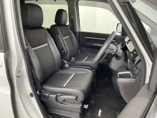 ホンダ ステップワゴン スパーダクールスピリット HセンシングBスタイル 群馬県 2019(令1)年 1.7万km プラチナホワイトパール 純正9インチナビ/フルセグTV/Bluetooth/USB/AM/FM/CD/DVD/SD/バックカメラ/ホンダセンシング/・衝突軽減ブレーキ〈CMBS〉/・LKAS〈車線維持支援システム〉/路外逸脱抑制機能/・渋滞追従機能付アダプティブクルーズコントロール/・誤発進抑制機能/歩行者事故低減ステアリング/・先行車発進お知らせ機能/標識認識機能/わくわくゲート/ナビ装着用スペシャルパッケージ＋ETC車載器(ナビゲーション連動)/両側パワースライドドア/純正前後ドライブレコーダー/LEDヘッドランプ(オートレベリング/オートライト)/前席シートヒーター/スポーツペダル/パドルシフト/プッシュスタート/スマートキー