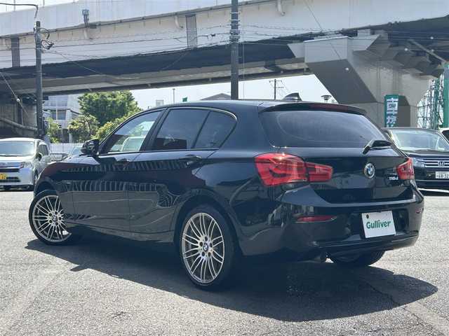 ＢＭＷ １１８ｄ スポーツ 神奈川県 2016(平28)年 5.6万km 黒 純正ナビ/CD/DVD/BT/ワンセグTV/クルーズコントロール/バックカメラ/車線逸脱警報/インテリジェントセーフティ/レーンディパーチャーウォーニング/ダイナミック・トラクション・コントロール/タイヤ空気圧警報システム/サイド/Wエアバッグ/MTモード付AT/ABS/ドラレコ/ETC/集中ドアロック/オールオートパワーウィンドウ/アイドリングストップ/スペアキー×２/取扱説明書
