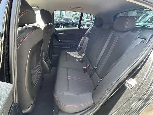 ＢＭＷ １１８ｄ スポーツ 神奈川県 2016(平28)年 5.6万km 黒 純正ナビ/CD/DVD/BT/ワンセグTV/クルーズコントロール/バックカメラ/車線逸脱警報/インテリジェントセーフティ/レーンディパーチャーウォーニング/ダイナミック・トラクション・コントロール/タイヤ空気圧警報システム/サイド/Wエアバッグ/MTモード付AT/ABS/ドラレコ/ETC/集中ドアロック/オールオートパワーウィンドウ/アイドリングストップ/スペアキー×２/取扱説明書