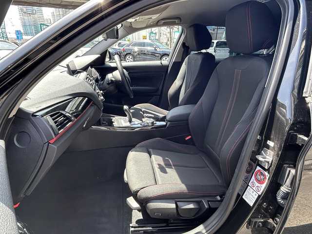 ＢＭＷ １１８ｄ スポーツ 神奈川県 2016(平28)年 5.6万km 黒 純正ナビ/CD/DVD/BT/ワンセグTV/クルーズコントロール/バックカメラ/車線逸脱警報/インテリジェントセーフティ/レーンディパーチャーウォーニング/ダイナミック・トラクション・コントロール/タイヤ空気圧警報システム/サイド/Wエアバッグ/MTモード付AT/ABS/ドラレコ/ETC/集中ドアロック/オールオートパワーウィンドウ/アイドリングストップ/スペアキー×２/取扱説明書