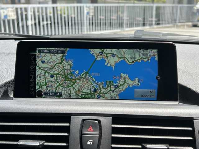 ＢＭＷ １１８ｄ スポーツ 神奈川県 2016(平28)年 5.6万km 黒 純正ナビ/CD/DVD/BT/ワンセグTV/クルーズコントロール/バックカメラ/車線逸脱警報/インテリジェントセーフティ/レーンディパーチャーウォーニング/ダイナミック・トラクション・コントロール/タイヤ空気圧警報システム/サイド/Wエアバッグ/MTモード付AT/ABS/ドラレコ/ETC/集中ドアロック/オールオートパワーウィンドウ/アイドリングストップ/スペアキー×２/取扱説明書
