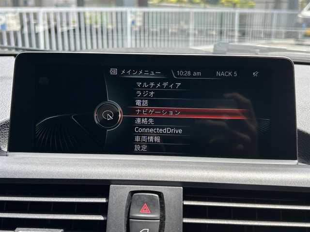 ＢＭＷ １１８ｄ スポーツ 神奈川県 2016(平28)年 5.6万km 黒 純正ナビ/CD/DVD/BT/ワンセグTV/クルーズコントロール/バックカメラ/車線逸脱警報/インテリジェントセーフティ/レーンディパーチャーウォーニング/ダイナミック・トラクション・コントロール/タイヤ空気圧警報システム/サイド/Wエアバッグ/MTモード付AT/ABS/ドラレコ/ETC/集中ドアロック/オールオートパワーウィンドウ/アイドリングストップ/スペアキー×２/取扱説明書
