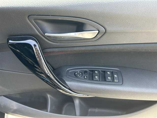 ＢＭＷ １１８ｄ スポーツ 神奈川県 2016(平28)年 5.6万km 黒 純正ナビ/CD/DVD/BT/ワンセグTV/クルーズコントロール/バックカメラ/車線逸脱警報/インテリジェントセーフティ/レーンディパーチャーウォーニング/ダイナミック・トラクション・コントロール/タイヤ空気圧警報システム/サイド/Wエアバッグ/MTモード付AT/ABS/ドラレコ/ETC/集中ドアロック/オールオートパワーウィンドウ/アイドリングストップ/スペアキー×２/取扱説明書
