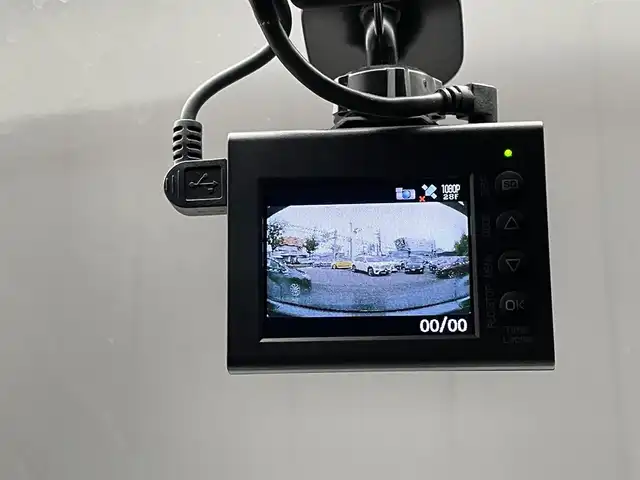 アウディ Ａ６ アバント45TFSIクワトロ スポーツ 長野県 2020(令2)年 3.4万km パール 黒革シート /HDマトリクスLED /MMIナビ /TV /360°カメラ /純正OP21インチAW /バーチャルコックピット /パワーバックドア /PWシート /シートヒーター /ACC /サイドアシスト /アドバンストキー /ETC2.0 /ドラレコ