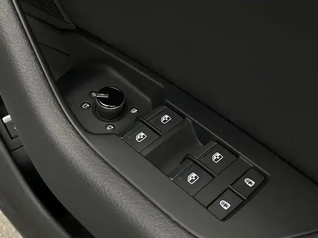 アウディ Ａ６ アバント45TFSIクワトロ スポーツ 長野県 2020(令2)年 3.4万km パール 黒革シート /HDマトリクスLED /MMIナビ /TV /360°カメラ /純正OP21インチAW /バーチャルコックピット /パワーバックドア /PWシート /シートヒーター /ACC /サイドアシスト /アドバンストキー /ETC2.0 /ドラレコ