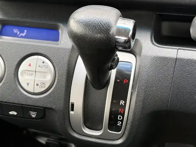 ホンダ ライフ ディーバ スマートスタイル 道南・函館 2011(平23)年 7.1万km プレミアムホワイトパール ディスプレイオーディオ/夏タイヤ積込/フロントフォグランプ/バックカメラ