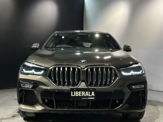 ＢＭＷ Ｘ６ xDrive35d Mスポーツ 道央・札幌 2020(令2)年 2.1万km ＤグリーンＭ 電動パノラマガラスサンルーフ/カーボンファイバーインテリアトリム/harman/kardonサラウンドサウンド/BMWディスプレイキー/コンフォートパッケージ/・フロントアクティブベンチレーションシート/・フロントマッサージシート/・ヒートコンフォートパッケージ/プラスパッケージ/・4ゾーンオートマチックエアコンディショナー/・保冷保温機能付カップホルダー/・ソフトクローズドア/BMWヘッドアップディスプレイ/BMWライブコックピット/パーキングアシストプラス/・全周囲カメラ/・パーキングアシスト(並列/縦列)/・パークディスタンスコントロール/アダプティブLEDヘッドライト/ハイビームアシスタント/ドライビングアシストプロフェッショナル/・ACC/アクティブクルーズコントロール/・ステアリング&レーンコントロールアシスト/・前車接近警告機能/・衝突回避被害軽減ブレーキ/・クロストラフィックウォーニング/・トラフィックサインアシスト/Mエアロダイナミクスパッケージ