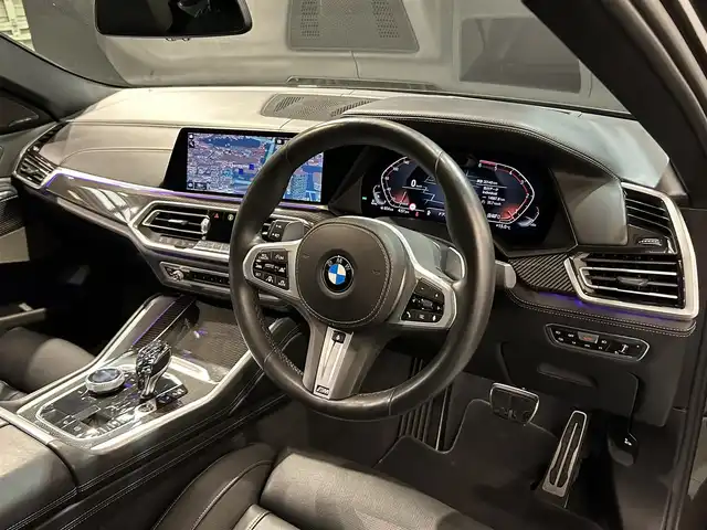 ＢＭＷ Ｘ６ xDrive35d Mスポーツ 道央・札幌 2020(令2)年 2.1万km ＤグリーンＭ 電動パノラマガラスサンルーフ/カーボンファイバーインテリアトリム/harman/kardonサラウンドサウンド/BMWディスプレイキー/コンフォートパッケージ/・フロントアクティブベンチレーションシート/・フロントマッサージシート/・ヒートコンフォートパッケージ/プラスパッケージ/・4ゾーンオートマチックエアコンディショナー/・保冷保温機能付カップホルダー/・ソフトクローズドア/BMWヘッドアップディスプレイ/BMWライブコックピット/パーキングアシストプラス/・全周囲カメラ/・パーキングアシスト(並列/縦列)/・パークディスタンスコントロール/アダプティブLEDヘッドライト/ハイビームアシスタント/ドライビングアシストプロフェッショナル/・ACC/アクティブクルーズコントロール/・ステアリング&レーンコントロールアシスト/・前車接近警告機能/・衝突回避被害軽減ブレーキ/・クロストラフィックウォーニング/・トラフィックサインアシスト/Mエアロダイナミクスパッケージ