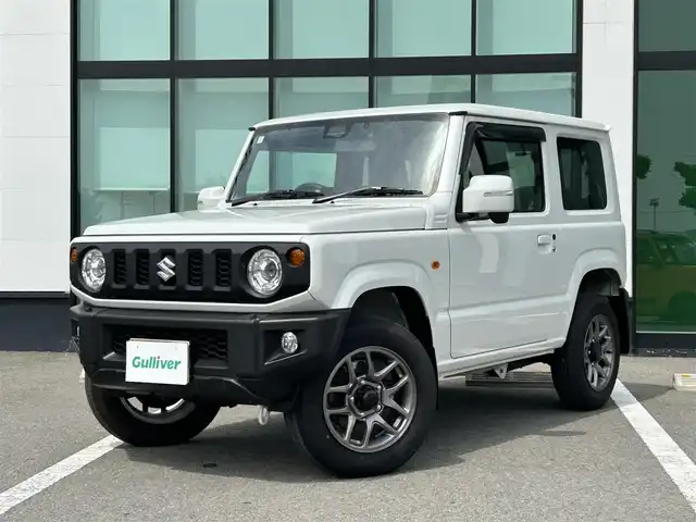 スズキ ジムニー XC 和歌山県 2024(令6)年 1.3万km ピュアホワイトP 社外8インチナビ/Bluetooth/フルセグテレビ/CD/DVD/バックカメラ/USB入力端子/HDMI入力端子/衝突被害軽減システム/車線逸脱警報装置/横滑り防止装置/ダウンヒルアシスト/デュアルカメラブレーキサポート/前後ドライブレコーダー/クルーズコントロール/シートヒーター/LEDヘッドライト/オートライト/純正16インチアルミホイール/革巻きステアリング/ステアリングリモコン/社外フロアマット/ドアバイザー/スマートキー/プッシュスタート/電動格納ミラー