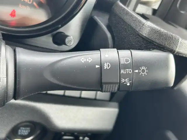 スズキ ジムニー XC 和歌山県 2024(令6)年 1.3万km ピュアホワイトP 社外8インチナビ/Bluetooth/フルセグテレビ/CD/DVD/バックカメラ/USB入力端子/HDMI入力端子/衝突被害軽減システム/車線逸脱警報装置/横滑り防止装置/ダウンヒルアシスト/デュアルカメラブレーキサポート/前後ドライブレコーダー/クルーズコントロール/シートヒーター/LEDヘッドライト/オートライト/純正16インチアルミホイール/革巻きステアリング/ステアリングリモコン/社外フロアマット/ドアバイザー/スマートキー/プッシュスタート/電動格納ミラー
