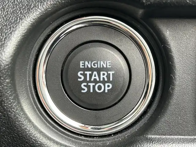 スズキ ジムニー XC 和歌山県 2024(令6)年 1.3万km ピュアホワイトP 社外8インチナビ/Bluetooth/フルセグテレビ/CD/DVD/バックカメラ/USB入力端子/HDMI入力端子/衝突被害軽減システム/車線逸脱警報装置/横滑り防止装置/ダウンヒルアシスト/デュアルカメラブレーキサポート/前後ドライブレコーダー/クルーズコントロール/シートヒーター/LEDヘッドライト/オートライト/純正16インチアルミホイール/革巻きステアリング/ステアリングリモコン/社外フロアマット/ドアバイザー/スマートキー/プッシュスタート/電動格納ミラー