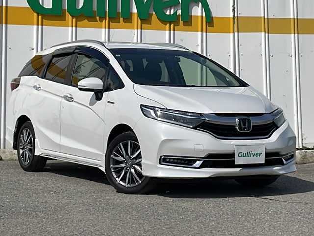 ホンダ シャトル ハイブリッド Z ホンダセンシング 道央・札幌 2019(令1)年 2.8万km パール 色番号：NH833PX/外部検査実施済み/４WD/純正SDナビ【VXM-195VFEi】/(DVD/フルセグTV/Bluetooth/USB)/黒レザーシート/バックカメラ/ホンダセンシング/・アダクティブクルーズコントロール/・衝突軽減ブレーキ/・誤発進抑制機能/・歩行者事故低減ステアリング/・路外逸脱抑制機能/・LKAS（車線維持支援システム）/・先行車発進お知らせ機能/・標識認識機能/・オートハイビーム/LEDヘッドライト/スマートキー/パドルシフト/ビルトインETC/前後ドライブレコーダー/前席シートヒーター/横滑り防止機能/純正16インチアルミホイール/カーテンエアバック/保証書/取扱説明書/スペアキー