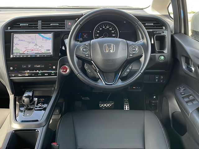 ホンダ シャトル ハイブリッド Z ホンダセンシング 道央・札幌 2019(令1)年 2.8万km パール 色番号：NH833PX/外部検査実施済み/４WD/純正SDナビ【VXM-195VFEi】/(DVD/フルセグTV/Bluetooth/USB)/黒レザーシート/バックカメラ/ホンダセンシング/・アダクティブクルーズコントロール/・衝突軽減ブレーキ/・誤発進抑制機能/・歩行者事故低減ステアリング/・路外逸脱抑制機能/・LKAS（車線維持支援システム）/・先行車発進お知らせ機能/・標識認識機能/・オートハイビーム/LEDヘッドライト/スマートキー/パドルシフト/ビルトインETC/前後ドライブレコーダー/前席シートヒーター/横滑り防止機能/純正16インチアルミホイール/カーテンエアバック/保証書/取扱説明書/スペアキー