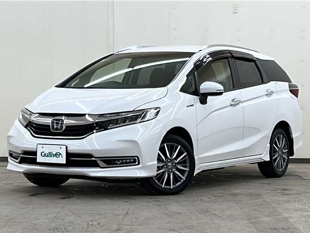 ホンダ シャトル ハイブリッド Z ホンダセンシング 道央・札幌 2019(令1)年 2.8万km 白 色番号：NH833PX//４WD//純正SDナビ【VXM-195VFEi】/(DVD/フルセグTV/Bluetooth/USB)//黒レザーシート//バックカメラ//ホンダセンシング/・アダクティブクルーズコントロール/・衝突軽減ブレーキ/・誤発進抑制機能/・歩行者事故低減ステアリング/・路外逸脱抑制機能/・LKAS（車線維持支援システム）/・先行車発進お知らせ機能/・標識認識機能/・オートハイビーム//LEDヘッドライト//スマートキー//パドルシフト//ビルトインETC//前後ドライブレコーダー//前席シートヒーター//横滑り防止機能//純正16インチアルミホイール//カーテンエアバック//保証書//取扱説明書//スペアキー