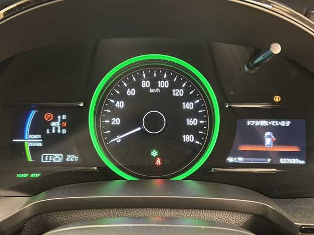 ホンダ シャトル ハイブリッド Z ホンダセンシング 道央・札幌 2019(令1)年 2.8万km 白 色番号：NH833PX//４WD//純正SDナビ【VXM-195VFEi】/(DVD/フルセグTV/Bluetooth/USB)//黒レザーシート//バックカメラ//ホンダセンシング/・アダクティブクルーズコントロール/・衝突軽減ブレーキ/・誤発進抑制機能/・歩行者事故低減ステアリング/・路外逸脱抑制機能/・LKAS（車線維持支援システム）/・先行車発進お知らせ機能/・標識認識機能/・オートハイビーム//LEDヘッドライト//スマートキー//パドルシフト//ビルトインETC//前後ドライブレコーダー//前席シートヒーター//横滑り防止機能//純正16インチアルミホイール//カーテンエアバック//保証書//取扱説明書//スペアキー