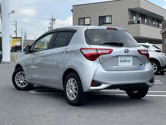 トヨタ ヴィッツ ハイブリッド F 長野県 2019(令1)年 6.1万km シルバーM ワンオーナー/純正ナビ/・Bluetooth/CD/DVD/TV/純正ETC/ドライブレコーダー/純正フロアマット/社外14インチAW/オートライト/オートマチックハイビーム/ノーマルタイヤ積み込み/ドアバイザー/電格ミラー/取り扱い説明書/保証書