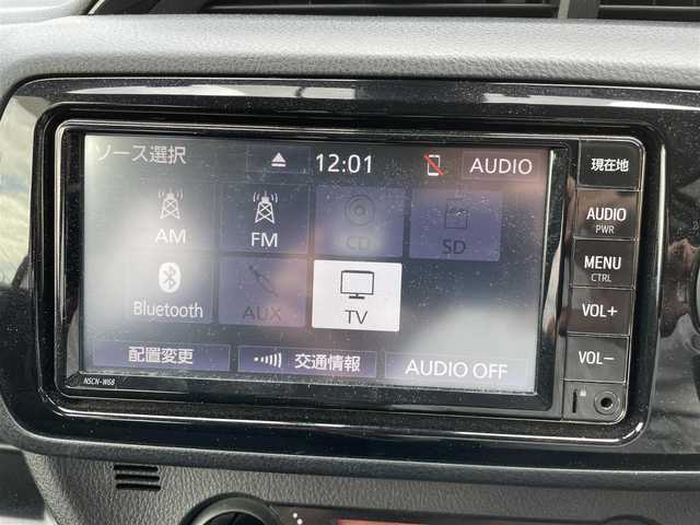 トヨタ ヴィッツ ハイブリッド F 長野県 2019(令1)年 6.1万km シルバーM ワンオーナー/純正ナビ/・Bluetooth/CD/DVD/TV/純正ETC/ドライブレコーダー/純正フロアマット/社外14インチAW/オートライト/オートマチックハイビーム/ノーマルタイヤ積み込み/ドアバイザー/電格ミラー/取り扱い説明書/保証書