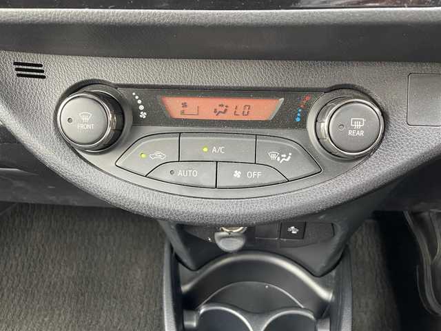 トヨタ ヴィッツ ハイブリッド F 長野県 2019(令1)年 6.1万km シルバーM ワンオーナー/純正ナビ/・Bluetooth/CD/DVD/TV/純正ETC/ドライブレコーダー/純正フロアマット/社外14インチAW/オートライト/オートマチックハイビーム/ノーマルタイヤ積み込み/ドアバイザー/電格ミラー/取り扱い説明書/保証書