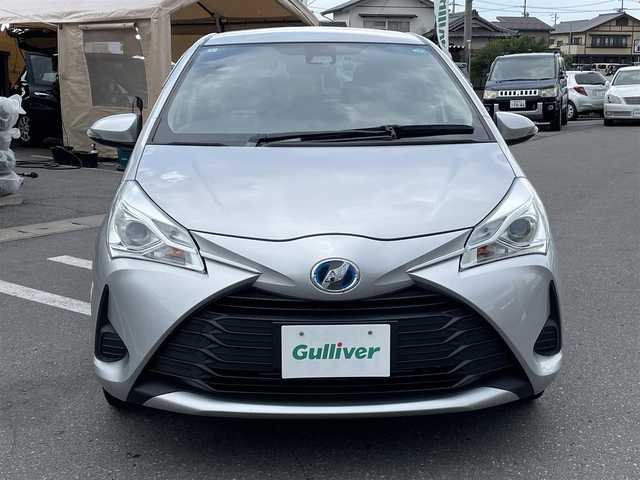 トヨタ ヴィッツ ハイブリッド F 長野県 2019(令1)年 6.1万km シルバーM ワンオーナー/純正ナビ/・Bluetooth/CD/DVD/TV/純正ETC/ドライブレコーダー/純正フロアマット/社外14インチAW/オートライト/オートマチックハイビーム/ノーマルタイヤ積み込み/ドアバイザー/電格ミラー/取り扱い説明書/保証書