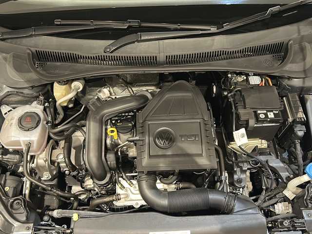 フォルクスワーゲン ポロ TSIトレンドライン 新潟県 2019(令1)年 2.8万km ディープブラックパールエフェクト 純正インフォテイメントシステム“Composition Media”/Apple Car Play/android auto/フロントアシスト（プリクラッシュブレーキシステム）/疲労検知システム/プロアクティブ・オキュパント・プロテクション/デイタイムランニングライト/ESC（エレクトロニック・スタビリティ・コントロール）/ABS（アンチロック・ブレーキング・システム）/ブレーキアシスト/エマージェンシーストップシグナル/アクティブボンネット/ポストコリジョンブレーキシステム/アイドリングストップ/電格ミラー/フロアマット