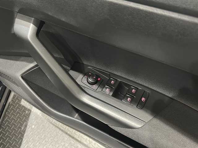 フォルクスワーゲン ポロ TSIトレンドライン 新潟県 2019(令1)年 2.8万km ディープブラックパールエフェクト 純正インフォテイメントシステム“Composition Media”/Apple Car Play/android auto/フロントアシスト（プリクラッシュブレーキシステム）/疲労検知システム/プロアクティブ・オキュパント・プロテクション/デイタイムランニングライト/ESC（エレクトロニック・スタビリティ・コントロール）/ABS（アンチロック・ブレーキング・システム）/ブレーキアシスト/エマージェンシーストップシグナル/アクティブボンネット/ポストコリジョンブレーキシステム/アイドリングストップ/電格ミラー/フロアマット