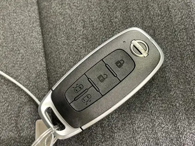 日産 セレナ e－パワー ハイウェイスター V 栃木県 2025(令7)年 0.1千km プリズムホワイト 純正9インチナビ/(フルセグTV・Bluetooth・USB)/全方位カメラ/バックカメラ/プロパイロット/エマージェンシーブレーキ/前後コーナーセンサー/レーンキープアシスト/前後ドライブレコーダー/アダプティブクルーズコントロール/両側パワースライドドア/ハンズフリースライドドア/インテリジェントルームミラー/ETC2.0/置くだけ充電/純正16インチアルミホイール/LEDヘッドライト/オートライト/禁煙車