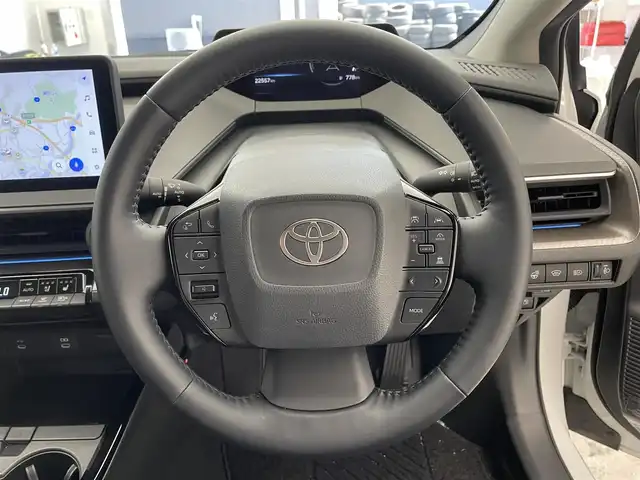 トヨタ プリウス Z 滋賀県 2023(令5)年 2.3万km プラチナホワイトパールマイカ 純正12.3型ナビ/・Bluetooth/フルセグ/Miracast/USB//全方位カメラ/デジタルインナーミラー/合皮レザーシート/パワーシート/シートヒーター/ベンチレーション/ステアリングヒーター/電動リアゲート/電子パーキング/置くだけ充電/オートマチックハイビーム/ブラインドスポットモニター/ビルトインETC/前後ドライブレコーダー/AC100V