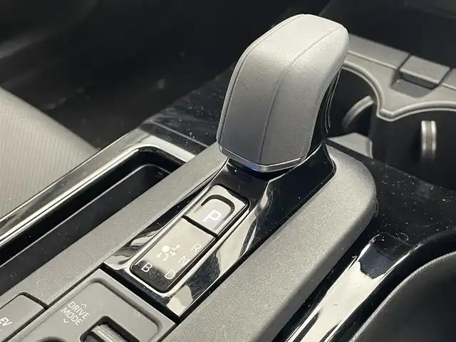 トヨタ プリウス Z 滋賀県 2023(令5)年 2.3万km プラチナホワイトパールマイカ 純正12.3型ナビ/・Bluetooth/フルセグ/Miracast/USB//全方位カメラ/デジタルインナーミラー/合皮レザーシート/パワーシート/シートヒーター/ベンチレーション/ステアリングヒーター/電動リアゲート/電子パーキング/置くだけ充電/オートマチックハイビーム/ブラインドスポットモニター/ビルトインETC/前後ドライブレコーダー/AC100V