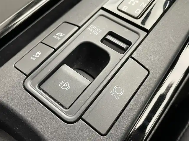 トヨタ プリウス Z 滋賀県 2023(令5)年 2.3万km プラチナホワイトパールマイカ 純正12.3型ナビ/・Bluetooth/フルセグ/Miracast/USB//全方位カメラ/デジタルインナーミラー/合皮レザーシート/パワーシート/シートヒーター/ベンチレーション/ステアリングヒーター/電動リアゲート/電子パーキング/置くだけ充電/オートマチックハイビーム/ブラインドスポットモニター/ビルトインETC/前後ドライブレコーダー/AC100V