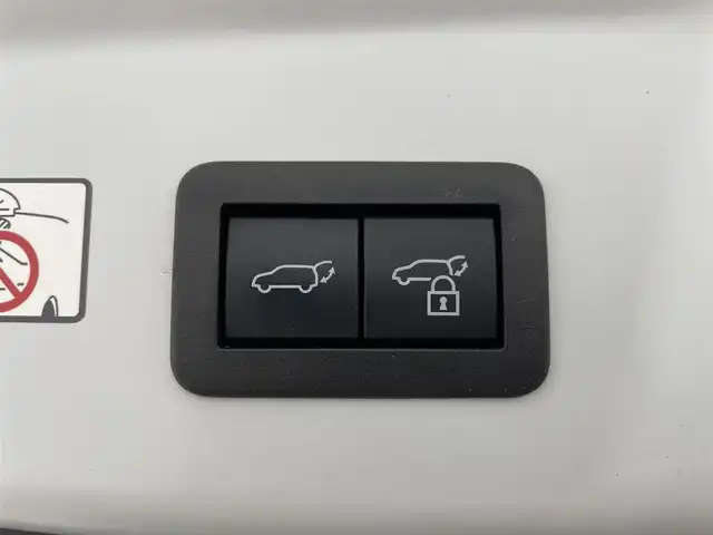 トヨタ プリウス Z 滋賀県 2023(令5)年 2.3万km プラチナホワイトパールマイカ 純正12.3型ナビ/・Bluetooth/フルセグ/Miracast/USB//全方位カメラ/デジタルインナーミラー/合皮レザーシート/パワーシート/シートヒーター/ベンチレーション/ステアリングヒーター/電動リアゲート/電子パーキング/置くだけ充電/オートマチックハイビーム/ブラインドスポットモニター/ビルトインETC/前後ドライブレコーダー/AC100V