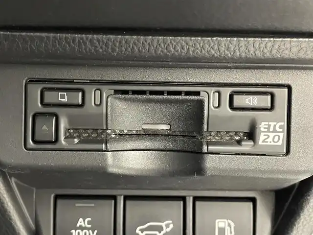 トヨタ プリウス Z 滋賀県 2023(令5)年 2.3万km プラチナホワイトパールマイカ 純正12.3型ナビ/・Bluetooth/フルセグ/Miracast/USB//全方位カメラ/デジタルインナーミラー/合皮レザーシート/パワーシート/シートヒーター/ベンチレーション/ステアリングヒーター/電動リアゲート/電子パーキング/置くだけ充電/オートマチックハイビーム/ブラインドスポットモニター/ビルトインETC/前後ドライブレコーダー/AC100V