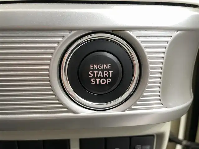 スズキ スペーシア HYBRID X 鹿児島県 2018(平30)年 4万km シフォンアイボリーM ナビ　/(バックカメラ/フルセグＴＶ/DVD)/両側パワースライド　/運転席シートヒーター　/衝突軽減　/オートマチックハイビーム　/後席サーキュレーター　/後方コーナーセンサー　/レーンキープアシスト　/アイドリングストップ/ロール式サンシェード/スマートキー/プッシュスタート/ヘッドライトレベライザー/電格ミラー/ドアバイザー