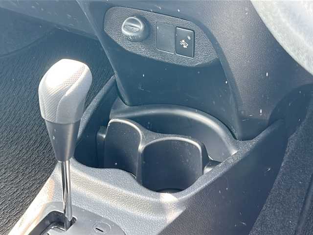 トヨタ ヴィッツ F Mパッケージ 山口県 2017(平29)年 1.9万km クリアブルークリスタルシャイン 純正オーディオ【CKP-W55】/トヨタセーフティセンス/・衝突被害軽減ブレーキ/・車線逸脱警報/・オートハイビーム/・先行車発進アラーム/純正フロアマット/サイドバイザー/キーレスキー