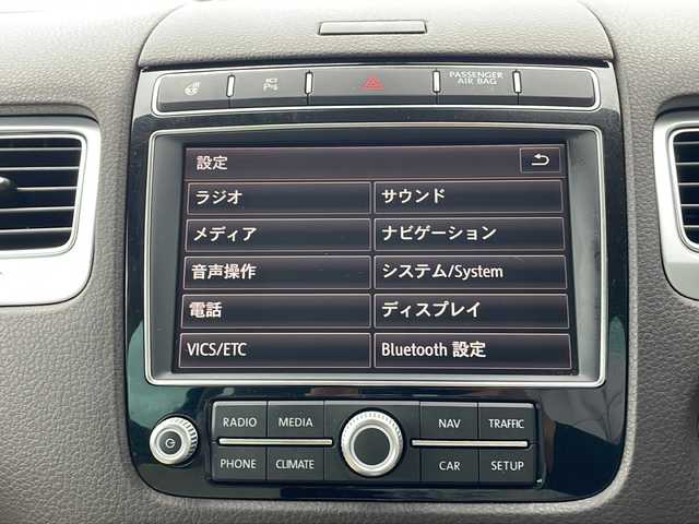 フォルクスワーゲン トゥアレグ V6 富山県 2017(平29)年 4万km 白 純正ＨＤＤナビ　/地デジ　/本革シート　/全方位カメラ　/バックカメラ　/コーナーセンサー　/ルーフレール　/ＬＥＤヘッドライト　/レーダークルーズコントロール　/パワーシート　/スマートキー　/純正アルミホイール/純正オーディオ/ウィンカーミラー/電動格納ミラー/アイドリングストップ　/ＥＴＣ