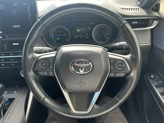 トヨタ ハリアー ハイブリッド Z レザーパッケージ 岡山県 2020(令2)年 8.2万km プレシャスブラックパール 登録時走行距離82062km/モデリスタフルエアロ/JBLプレミアムサウンドシステム/純正12.3インチナビ/フルセグTV(AM.FM.TV.BT)/全方位カメラ/ETC2.0/ブラインドスポットモニター/デジタルインナーミラー/ドライブレコーダー/シートヒーター（D+N席）/エアシート（D+N席）/ステアリングヒーター/本革巻きステアリング/クリアランスソナー/衝突軽減ブレーキ/横滑り防止装置/クルーズコントロール(追従走行あり)/車線逸脱警報（レーンキープアシスト）/オートライト/オートマチックハイビーム/アイドリングストップ/電動リアゲート/19インチ純正AW/レザーシート/D+N席パワーシート