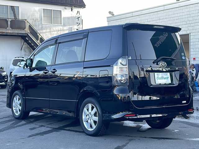 トヨタ ヴォクシー Z 道東・釧路十勝 2009(平21)年 10.1万km ブラック 社外ＳＤナビ/AM/FM　/フルセグＴＶ　/ＤＶＤ再生　/Ｂｌｕｅｔｏｏｔｈ接続/両側イージークローザードア　/リモコンキー　/純正ＨＩＤヘッドライト　/純正１６インチアルミホイール　/純正フロアマット