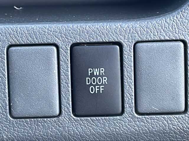 トヨタ ヴォクシー Z 道東・釧路十勝 2009(平21)年 10.1万km ブラック 社外ＳＤナビ/AM/FM　/フルセグＴＶ　/ＤＶＤ再生　/Ｂｌｕｅｔｏｏｔｈ接続/両側イージークローザードア　/リモコンキー　/純正ＨＩＤヘッドライト　/純正１６インチアルミホイール　/純正フロアマット