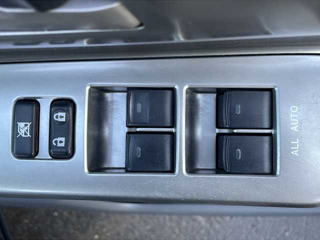 トヨタ ヴォクシー Z 道東・釧路十勝 2009(平21)年 10.1万km ブラック 社外ＳＤナビ/AM/FM　/フルセグＴＶ　/ＤＶＤ再生　/Ｂｌｕｅｔｏｏｔｈ接続/両側イージークローザードア　/リモコンキー　/純正ＨＩＤヘッドライト　/純正１６インチアルミホイール　/純正フロアマット