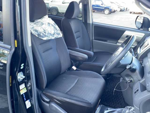 トヨタ ヴォクシー Z 道東・釧路十勝 2009(平21)年 10.1万km ブラック 社外ＳＤナビ/AM/FM　/フルセグＴＶ　/ＤＶＤ再生　/Ｂｌｕｅｔｏｏｔｈ接続/両側イージークローザードア　/リモコンキー　/純正ＨＩＤヘッドライト　/純正１６インチアルミホイール　/純正フロアマット